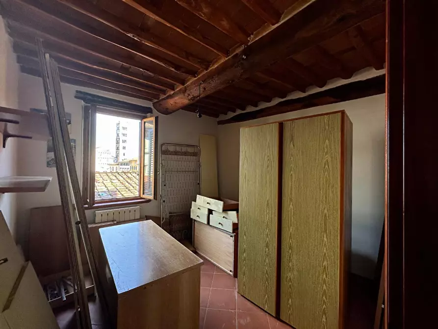 Immagine 20 di Appartamento in vendita  a Lucca