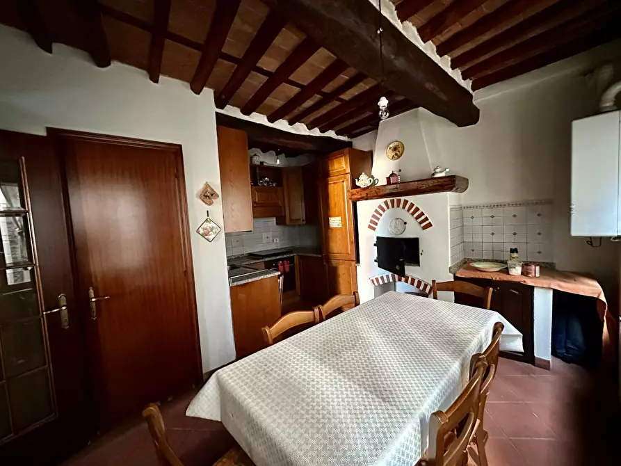 Immagine 6 di Appartamento in vendita  a Lucca