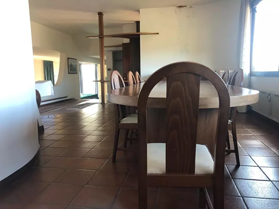 Immagine 11 di Villa in vendita  a Monsummano Terme