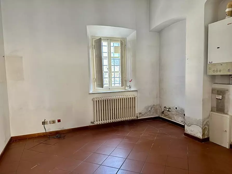 Immagine 3 di Locale commerciale in affitto  a Capannori