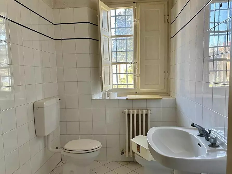 Immagine 5 di Locale commerciale in affitto  a Capannori