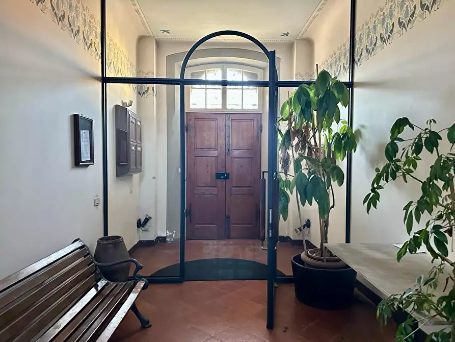 Immagine 9 di Locale commerciale in affitto  a Capannori