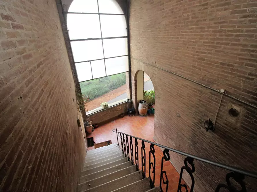 Immagine 16 di Appartamento in vendita  a Siena