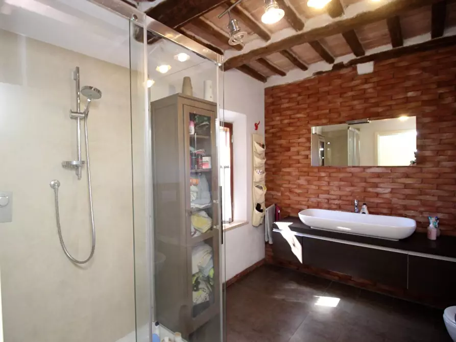 Immagine 12 di Appartamento in vendita  a Siena