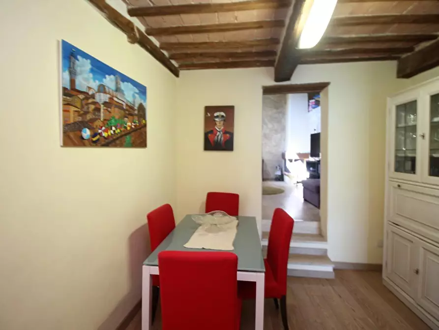 Immagine 6 di Appartamento in vendita  a Siena