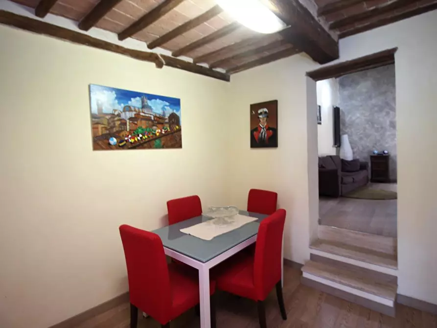 Immagine 1 di Appartamento in vendita  a Siena