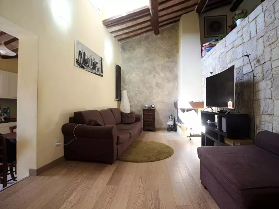 Immagine 2 di Appartamento in vendita  a Siena