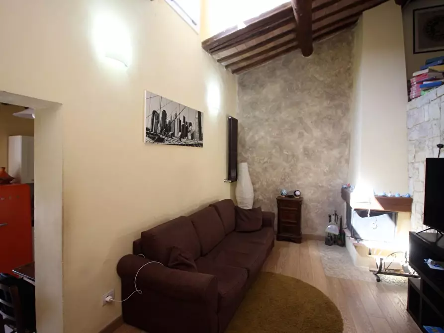 Immagine 5 di Appartamento in vendita  a Siena