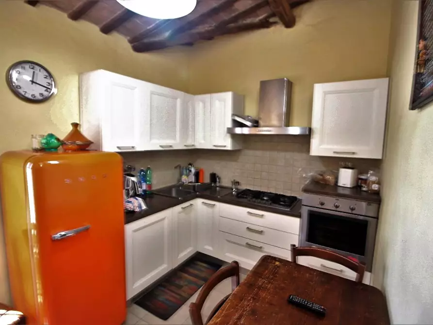 Immagine 9 di Appartamento in vendita  a Siena