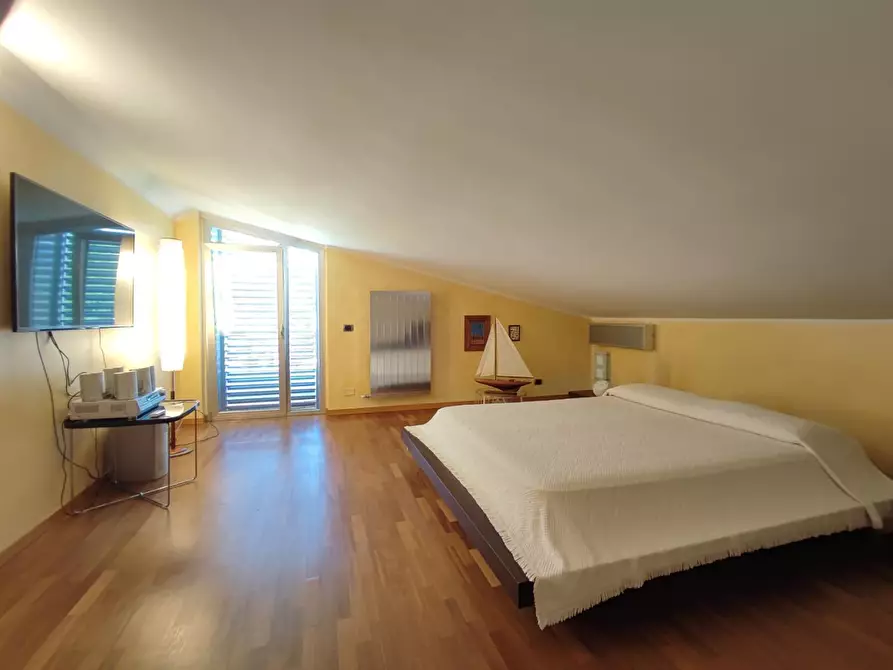 Immagine 11 di Casa bifamiliare in vendita  a Camaiore