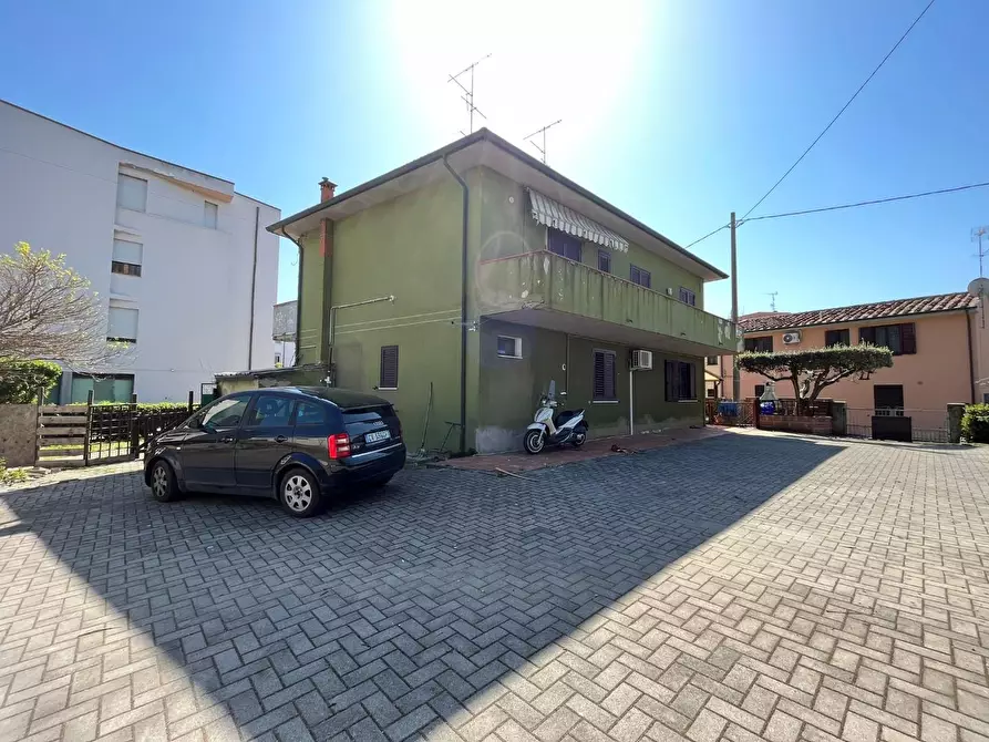 Immagine 1 di Casa bifamiliare in vendita  a Cascina