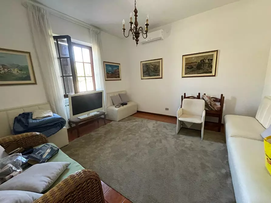 Immagine 16 di Villa in vendita  a Carrara