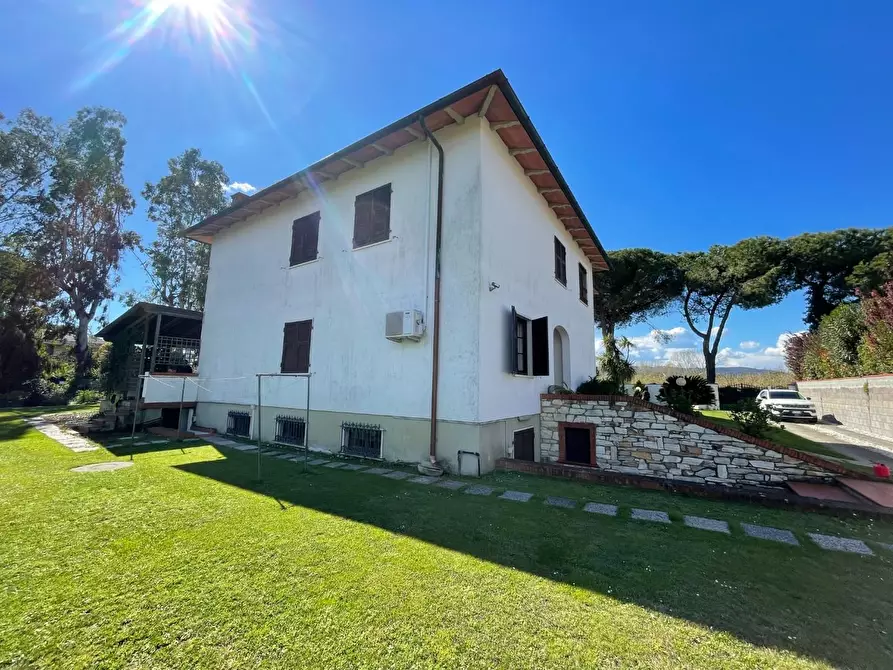 Immagine 5 di Villa in vendita  a Carrara