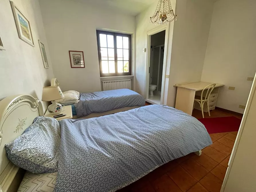 Immagine 21 di Villa in vendita  a Carrara