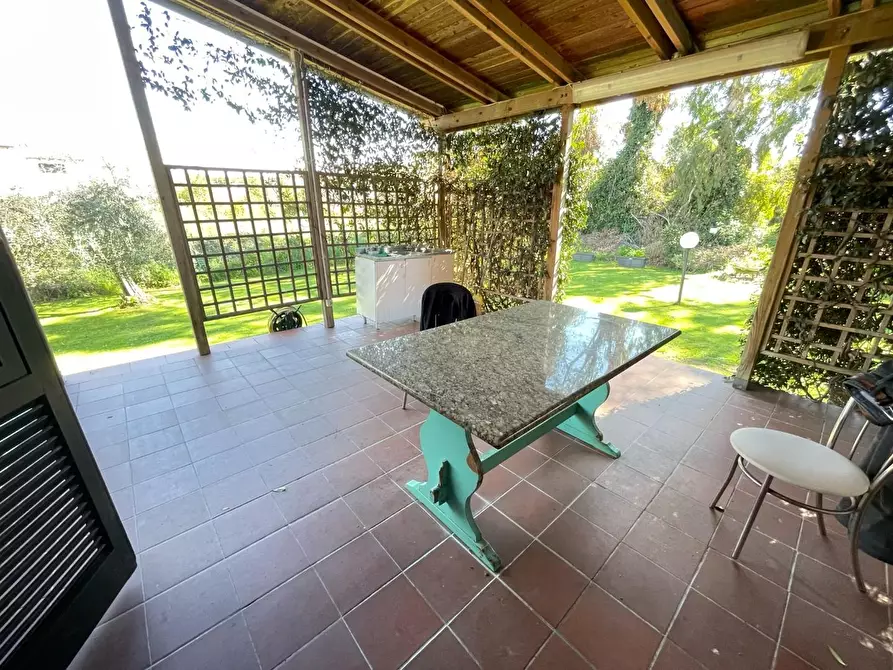 Immagine 9 di Villa in vendita  a Carrara