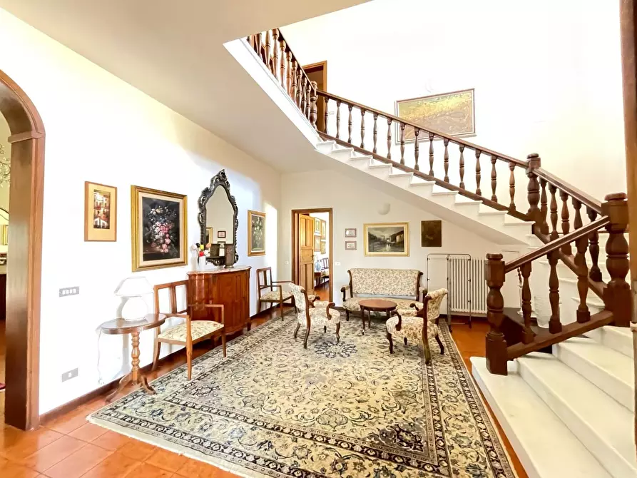 Immagine 10 di Villa in vendita  a Carrara