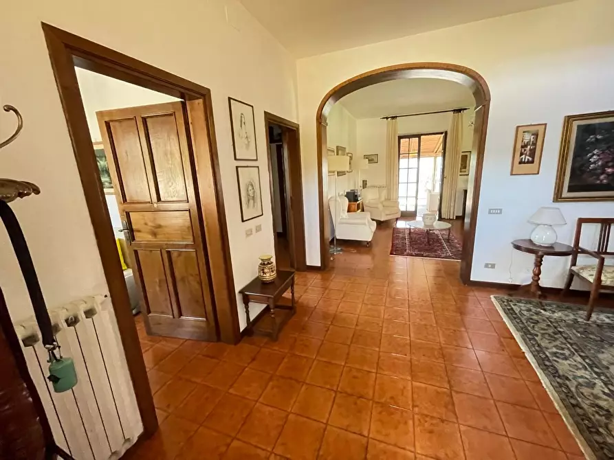 Immagine 14 di Villa in vendita  a Carrara