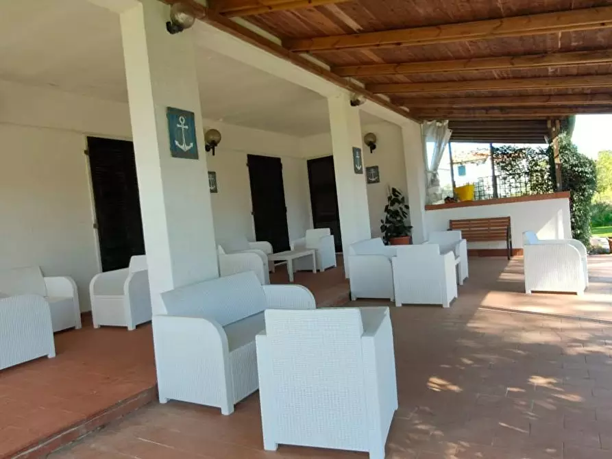 Immagine 8 di Villa in vendita  a Carrara