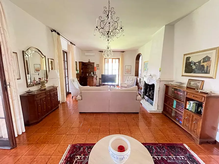 Immagine 12 di Villa in vendita  a Carrara