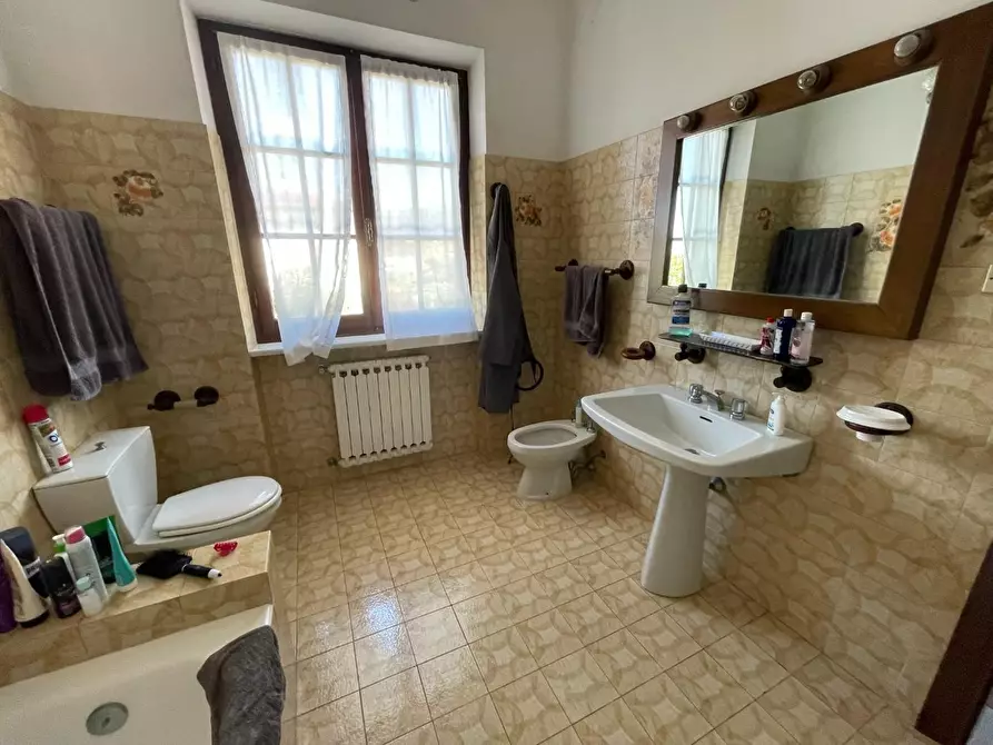 Immagine 28 di Villa in vendita  a Carrara