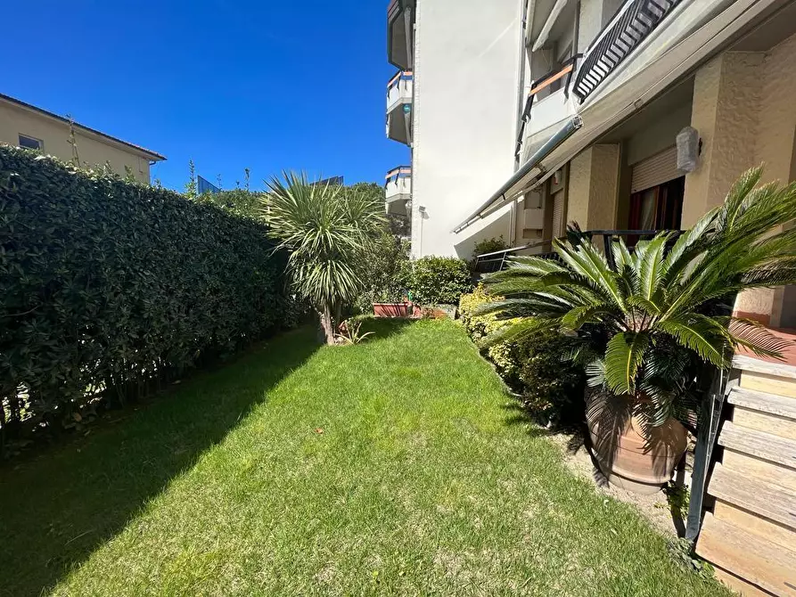 Immagine 2 di Appartamento in affitto  a Camaiore