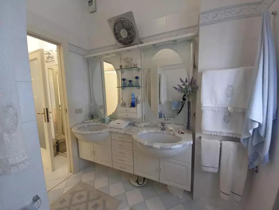 Immagine 13 di Appartamento in affitto  a Camaiore