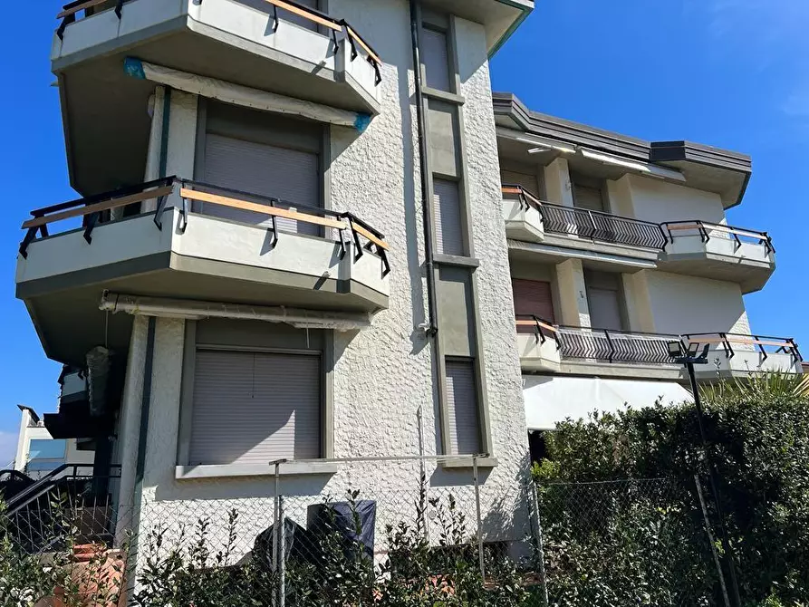 Immagine 27 di Appartamento in affitto  a Camaiore