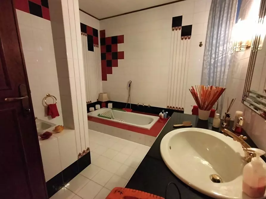 Immagine 7 di Casa semindipendente in vendita  a Lucca