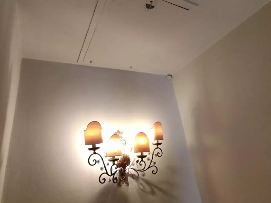 Immagine 27 di Casa semindipendente in vendita  a Lucca