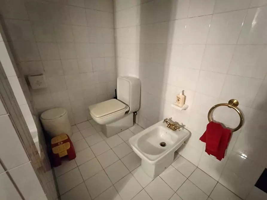 Immagine 8 di Casa semindipendente in vendita  a Lucca