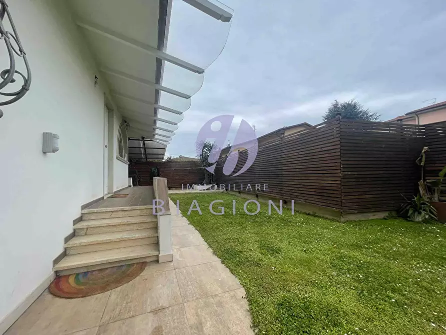 Immagine 5 di Casa bifamiliare in vendita  a Pietrasanta