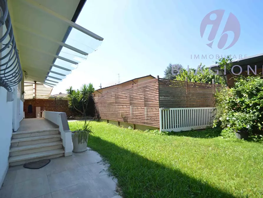 Immagine 3 di Casa bifamiliare in vendita  a Pietrasanta