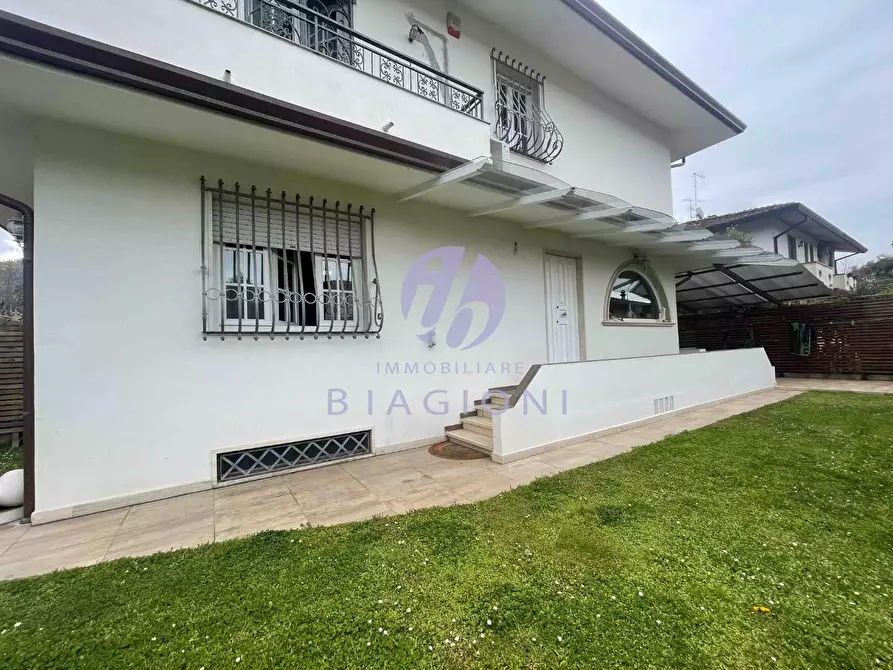 Immagine 6 di Casa bifamiliare in vendita  a Pietrasanta