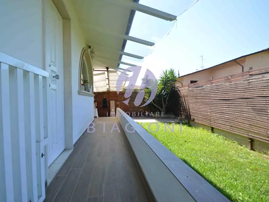 Immagine 4 di Casa bifamiliare in vendita  a Pietrasanta