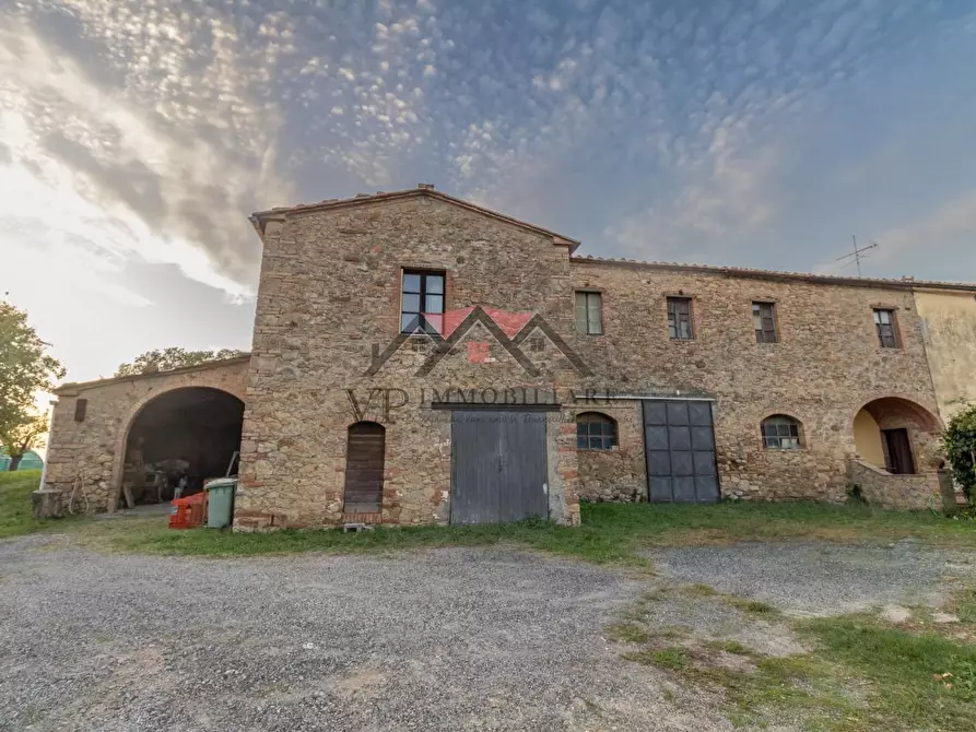 Immagine 2 di Casa colonica in vendita  a Pomarance