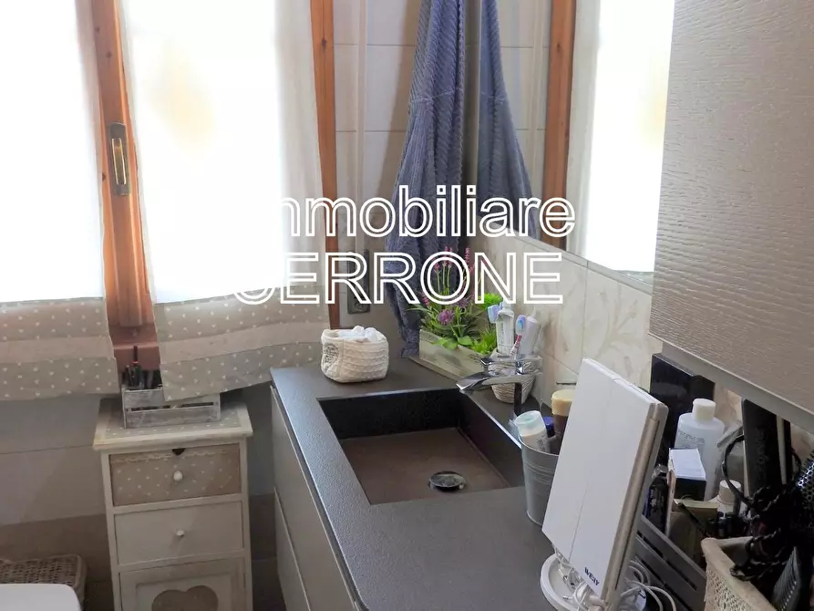 Immagine 11 di Appartamento in vendita  a Cecina