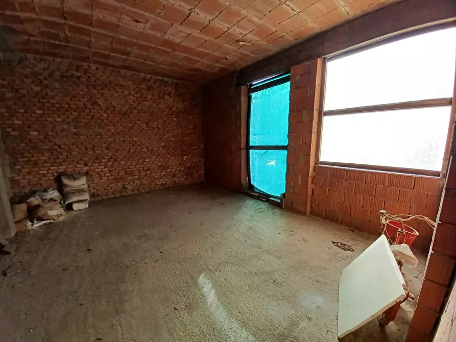 Immagine 2 di Casa indipendente in vendita  a Capraia E Limite