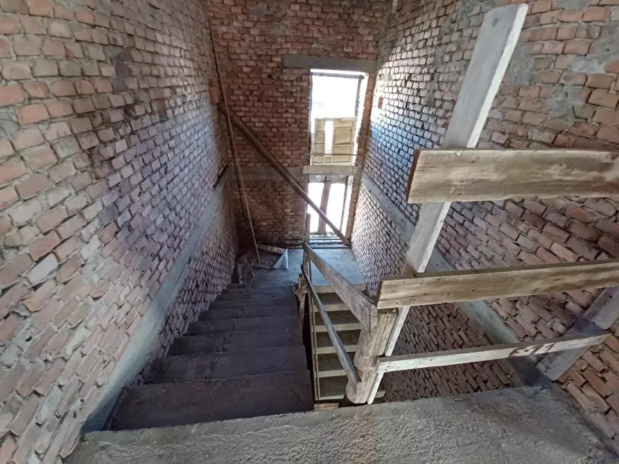 Immagine 14 di Casa indipendente in vendita  a Capraia E Limite