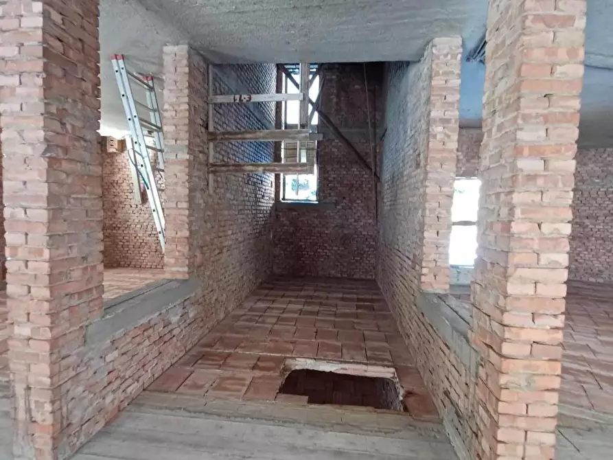 Immagine 15 di Casa indipendente in vendita  a Capraia E Limite