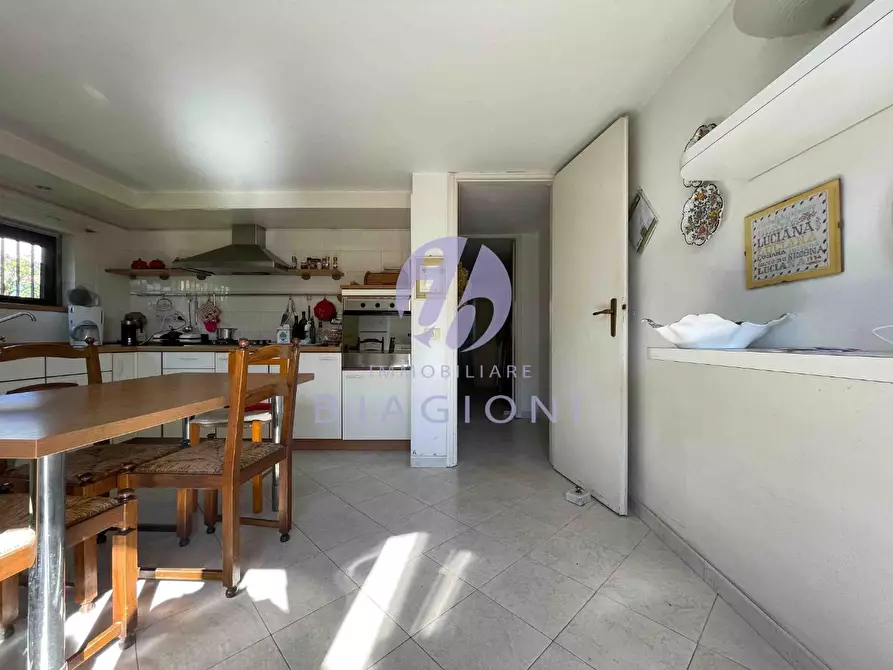 Immagine 8 di Villa in vendita  a Pietrasanta