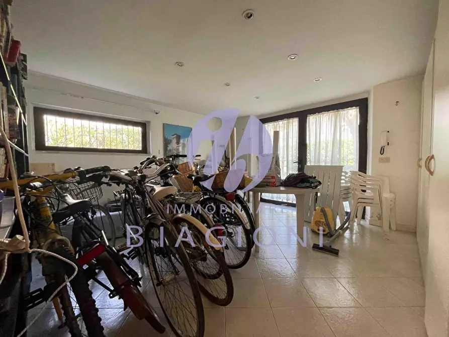 Immagine 25 di Villa in vendita  a Pietrasanta