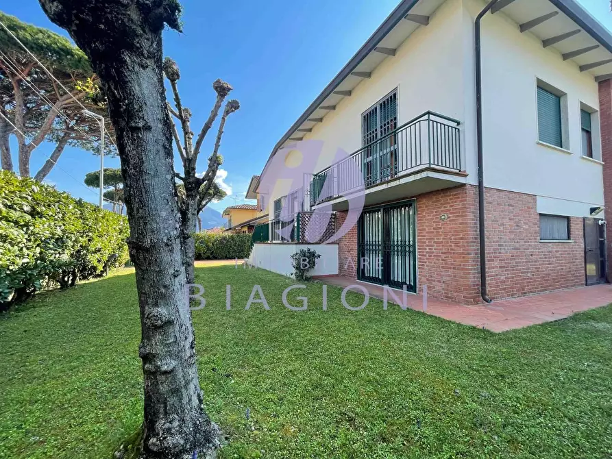 Immagine 5 di Villa in vendita  a Pietrasanta