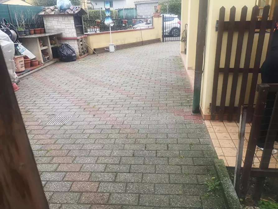 Immagine 19 di Villetta a schiera in vendita  a Vecchiano