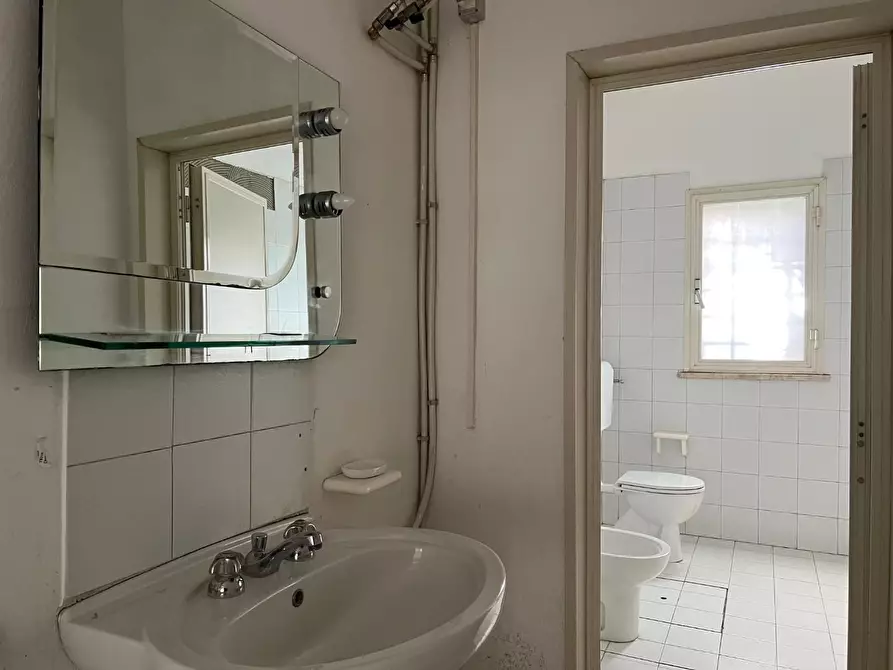 Immagine 13 di Locale commerciale in vendita  a Empoli