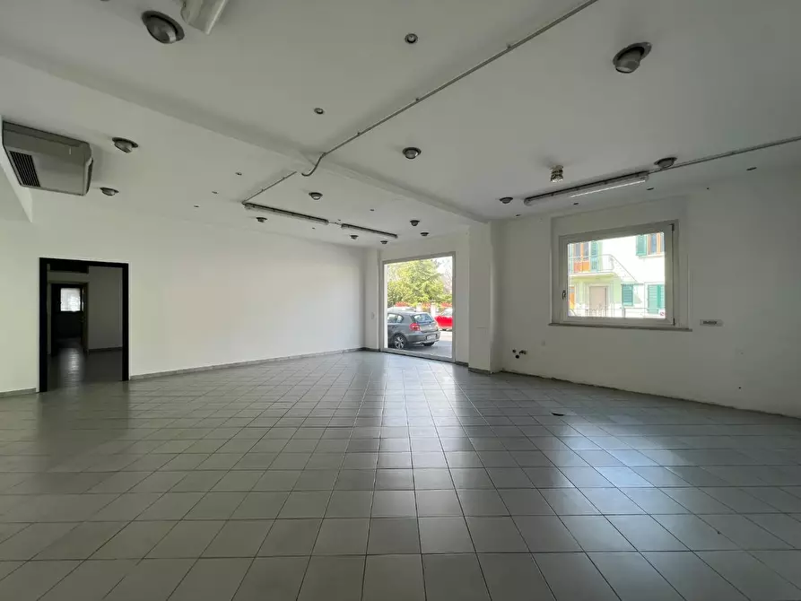 Immagine 8 di Locale commerciale in vendita  a Empoli