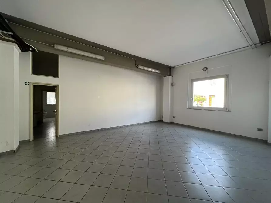 Immagine 10 di Locale commerciale in vendita  a Empoli