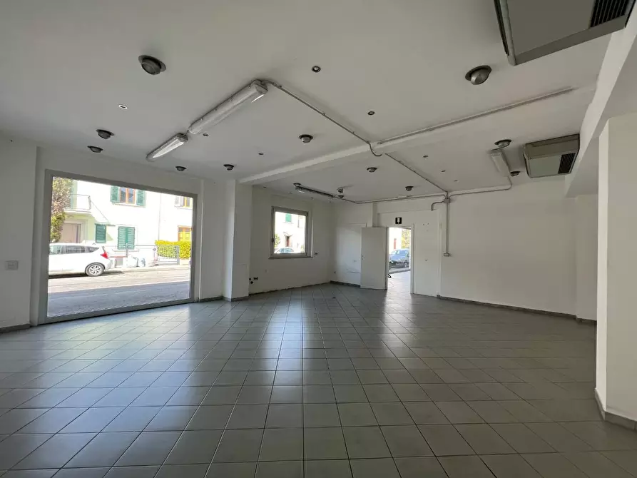 Immagine 9 di Locale commerciale in vendita  a Empoli