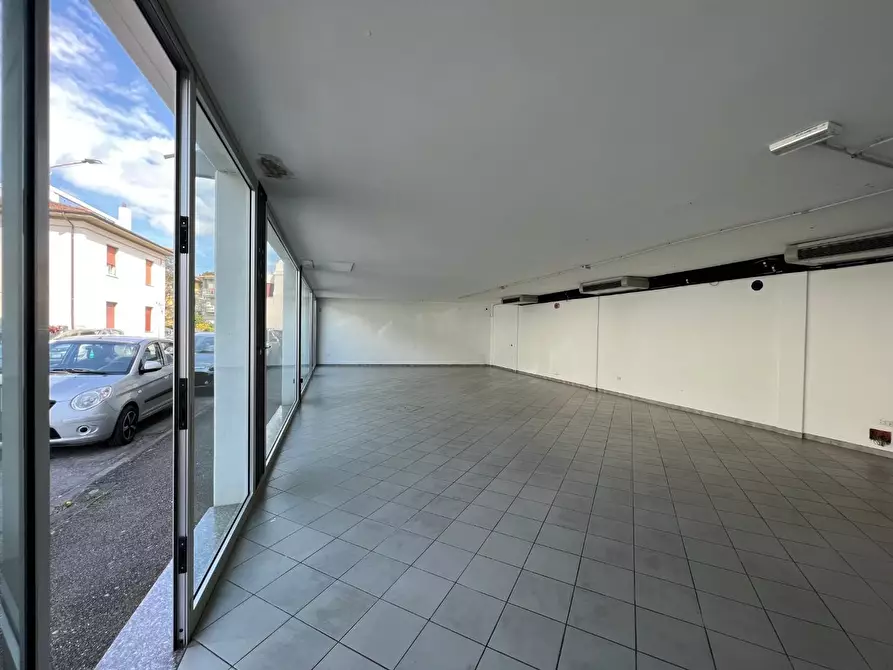 Immagine 3 di Locale commerciale in vendita  a Empoli