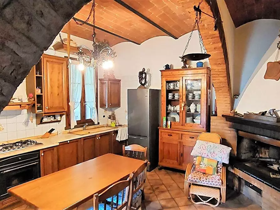 Immagine 8 di Casa colonica in vendita  a Palaia
