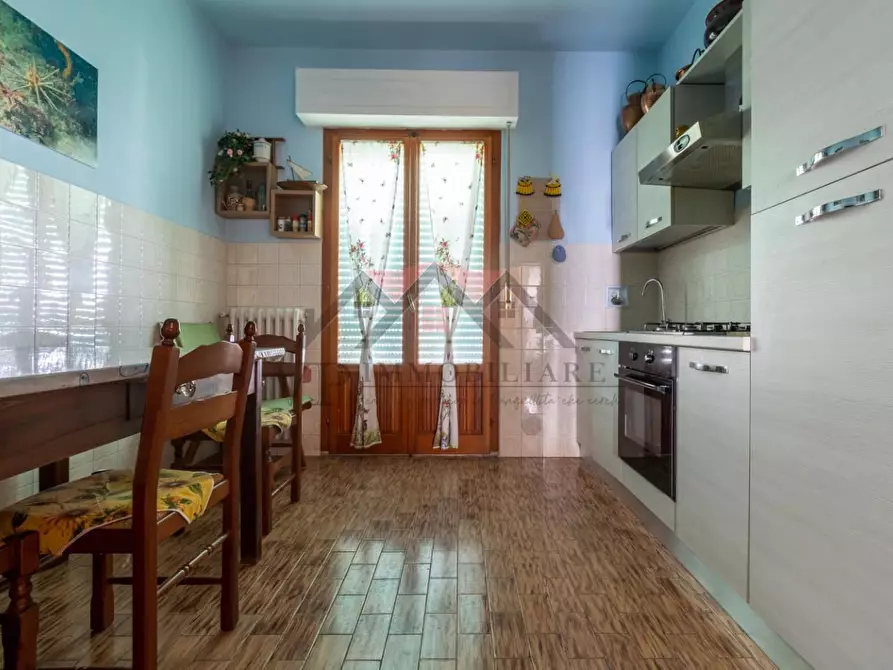 Immagine 2 di Appartamento in vendita  a Pomarance